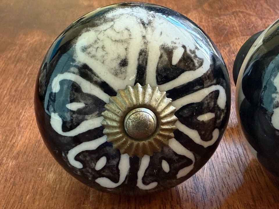 Juego de 3 perillas de puerta de porcelana/cerámica negra y crema tiradores de cajón de 2 1/4" de diámetro Foto 4 de 4