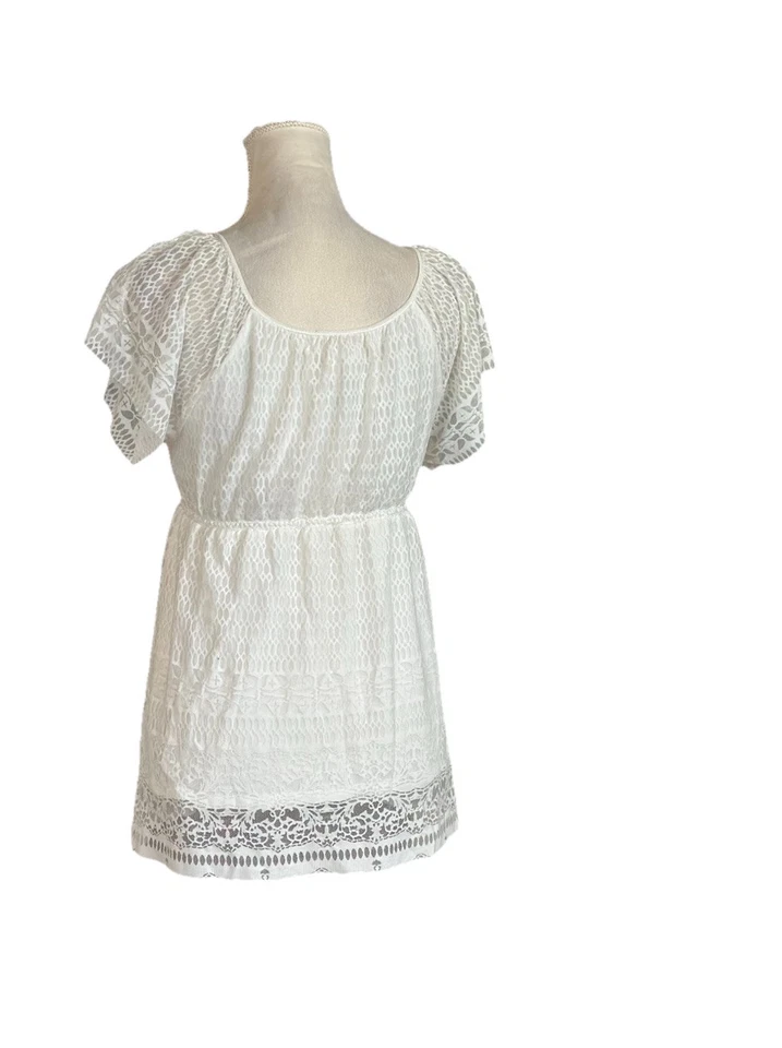 Blusa túnica de encaje Max Studio Petites Babydoll cuello en V ojales forrada manga aleteada Foto 2 de 4