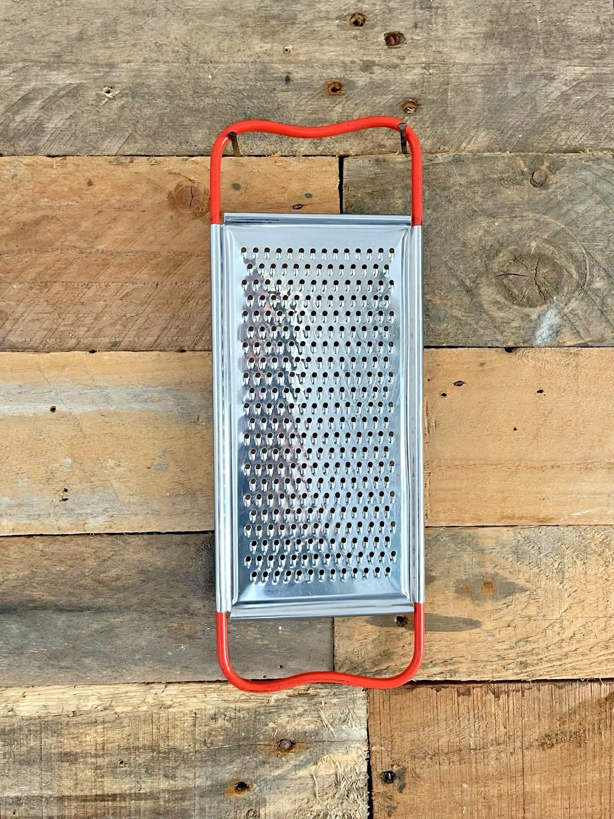 SUPER RETRO RED VINTAGE 50'S 60'S CHEESE GRATER / CITRUS ZESTER SKYLINE PRESTIGE
Opens in a new wind