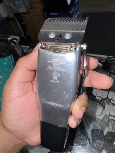 Andis Master Cordless Lithiom Ion Clipper W/ Accessories 12660 - Picture 7 of 10