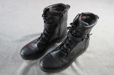 UGG Boots Womens Size 7.5 Black Leather Wool Waterproof  display picture 3