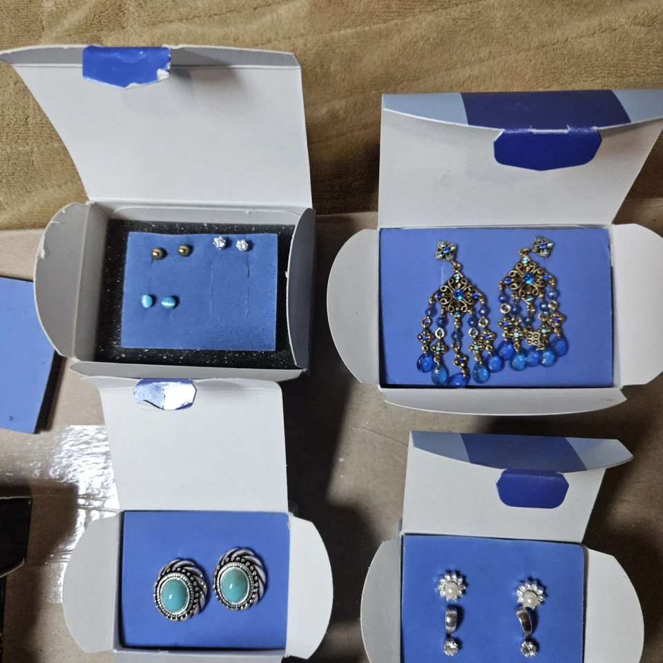 Lote de 30 pendientes Avon en caja, revendedores, coleccionistas. 1992-2008 Foto 4 de 4