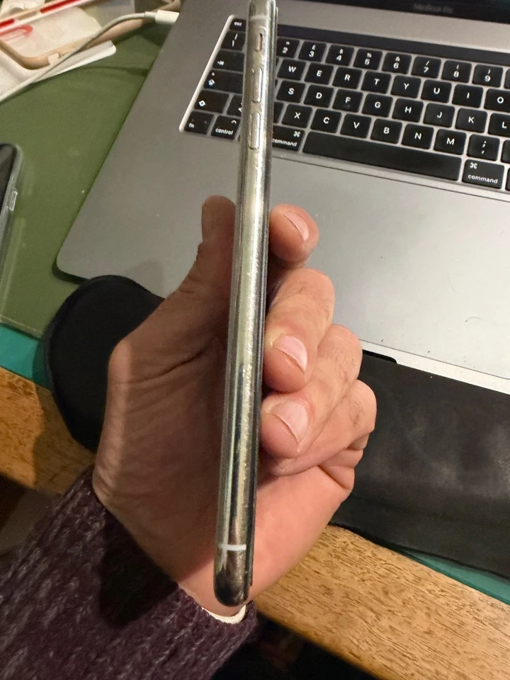 Apple iPhone XS Max - 256GB - Argento - Immagine 4 di 4