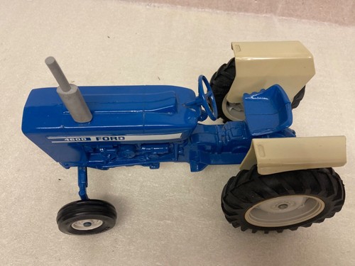 1/12 scale Ertl 805 Ford 4600 tractor tracteur Traktor 1976 - Picture 4 of 7
