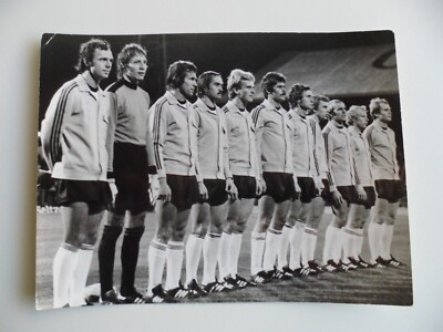 Wales-Deutschland 1976 DFB Länderspiel in Cardiff Pressebild Mannschaft  N948