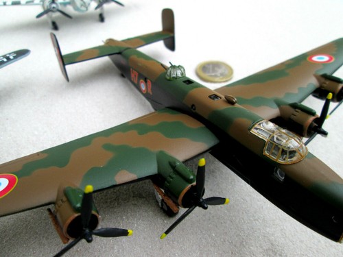 Handley Page Halifax modelo metálico 1:144 / BOMBER UK Avion Aircraft YAKAIR - Imagen 8 de 12