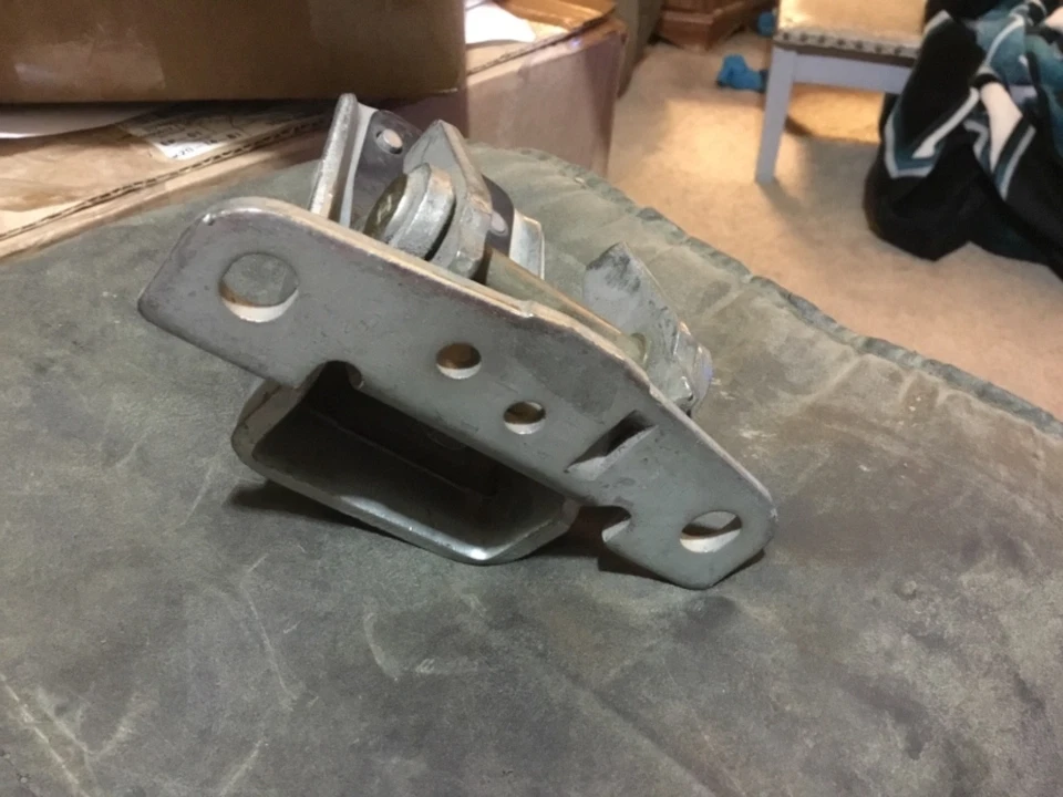 NUEVO OEM FORD MERCURY 1986 1987 1988 SABLE TAURUS PUERTA TRASERA DERECHA BISAGRA INFERIOR Foto 4 de 4