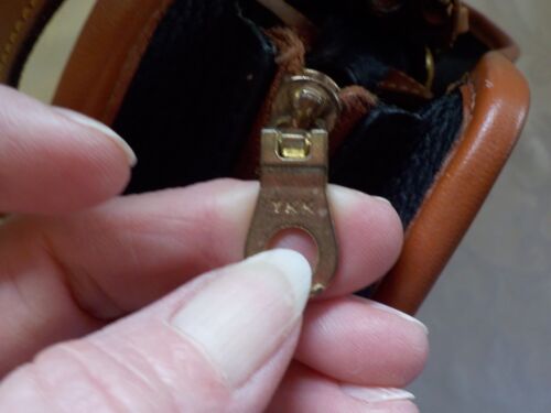 Cartera bandolera vintage años 80 Dooney & Bourke para todo clima cuero pato pequeño RARO - Imagen 14 de 23