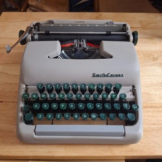 1957 Smith Corona Clipper Typewriter W/Case Vid/Pics Free Ship Very Nice!