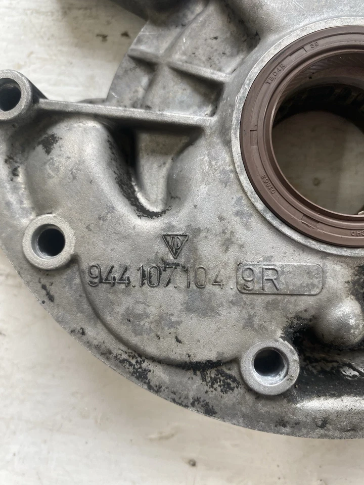 Масляный насос Porsche 944 2,5 л 944.107.104 9R - Изображение 2 из 4