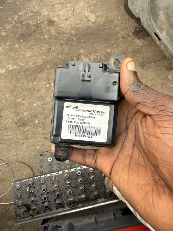 2006-2008 TITAN PATHFINDER ARMADA RIGHT PASSENGER FRONT SEAT MODULE 28077845 - Image 2 of 4