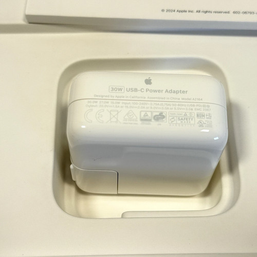 Apple MacBook Air 13-inch M2 Chip 16GB RAM 256GB SSD Starlight MC7W4LL/A 2022 - Picture 13 of 17