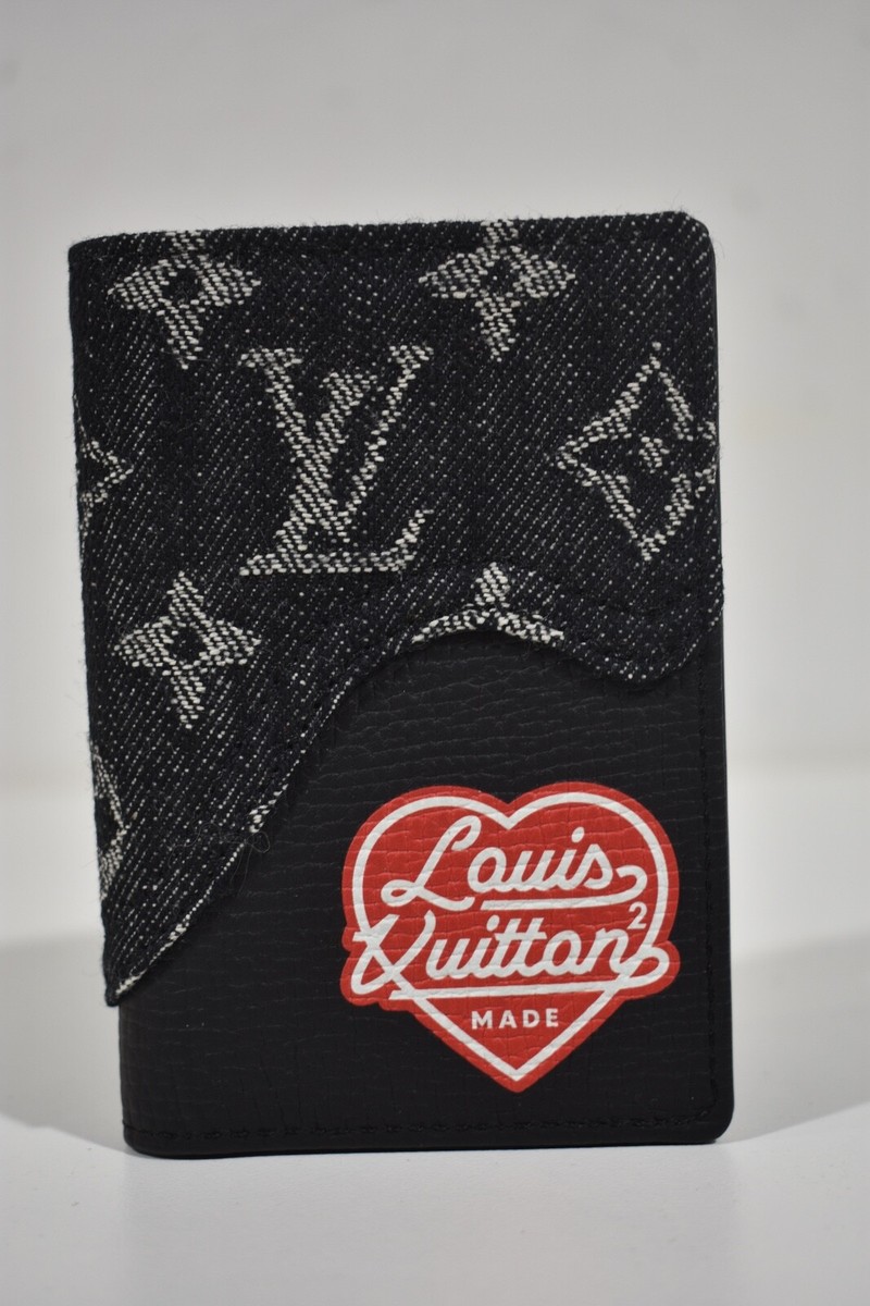 ◇THE MUSEUM VISITOR◇ PVC HEART PRINTED WALLET BLACK THE MUSEUM VISITOR☆韓国☆人気☆PVC HEART PRINTED WALLET