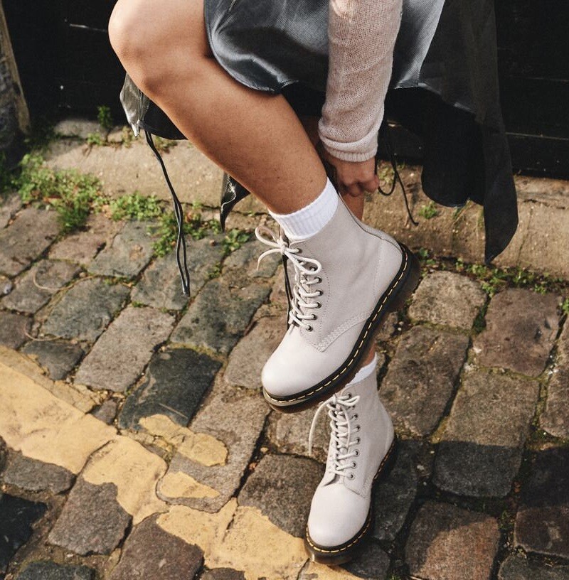 Dr.Martens Women's SZ.9 Smooth Leather Vintage Taupe Lace Up