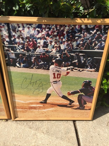 Lot of 2: Chipper Jones Autographed Photos | Framed 25” x 21” | 1 w/ Plexiglass - Picture 2 of 8