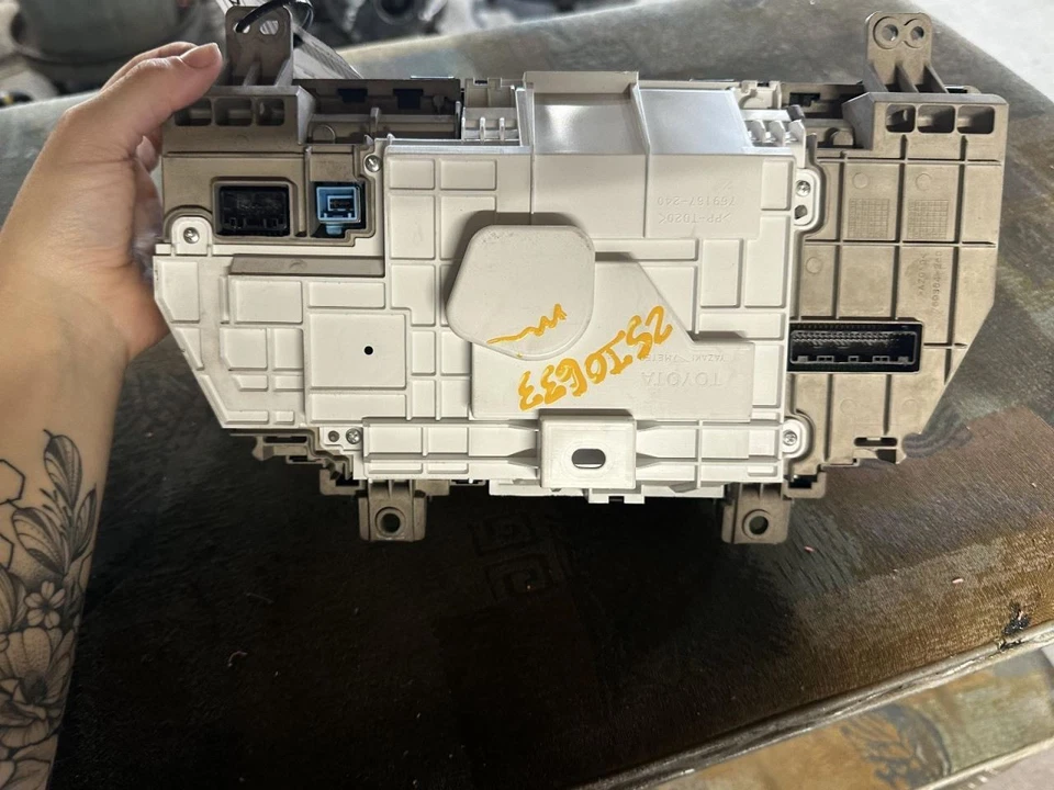 Velocímetro Cluster MPH con navegación F Sport se adapta a 16 LEXUS IS200T 2026700 Foto 2 de 4