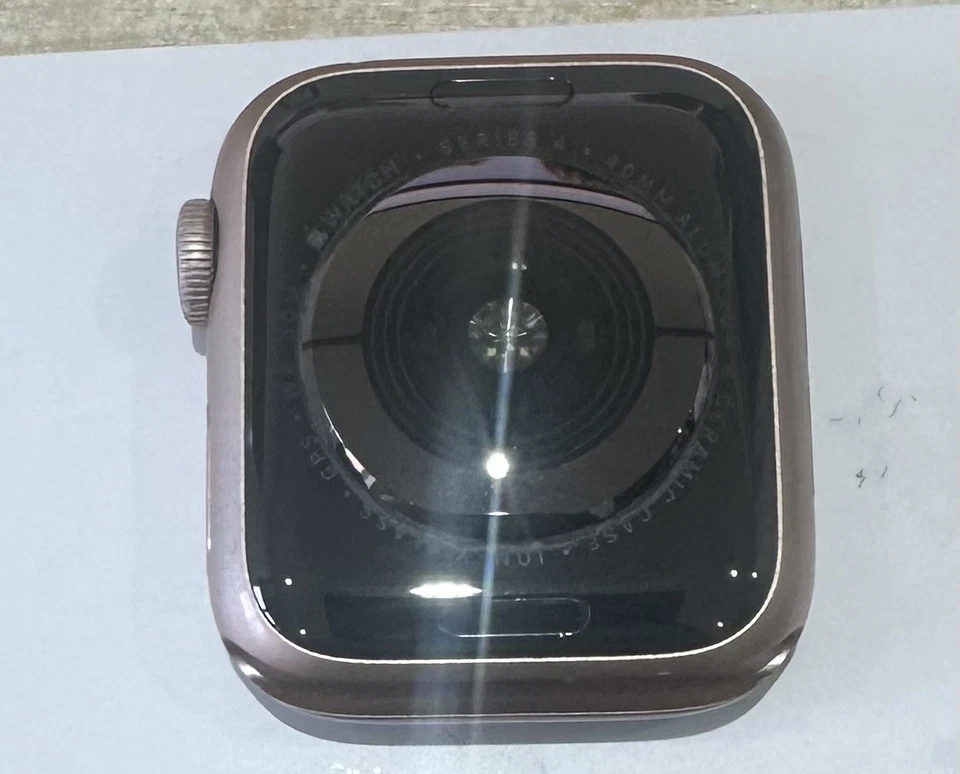Apple Watch Series 4 40mm Rose Gold MU6828/A Boxed - Image 2 of 4