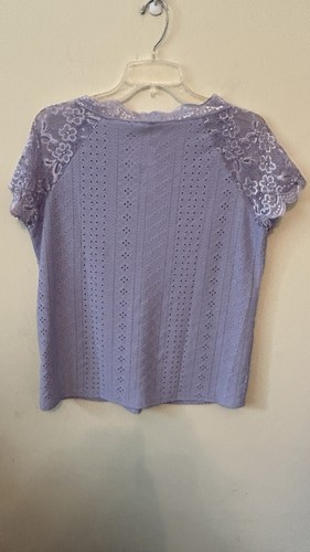 Women's Tops Lace Crochet V Neck Blouse Purple Boutique Brand Size Medium NWT - Picture 4 of 8
