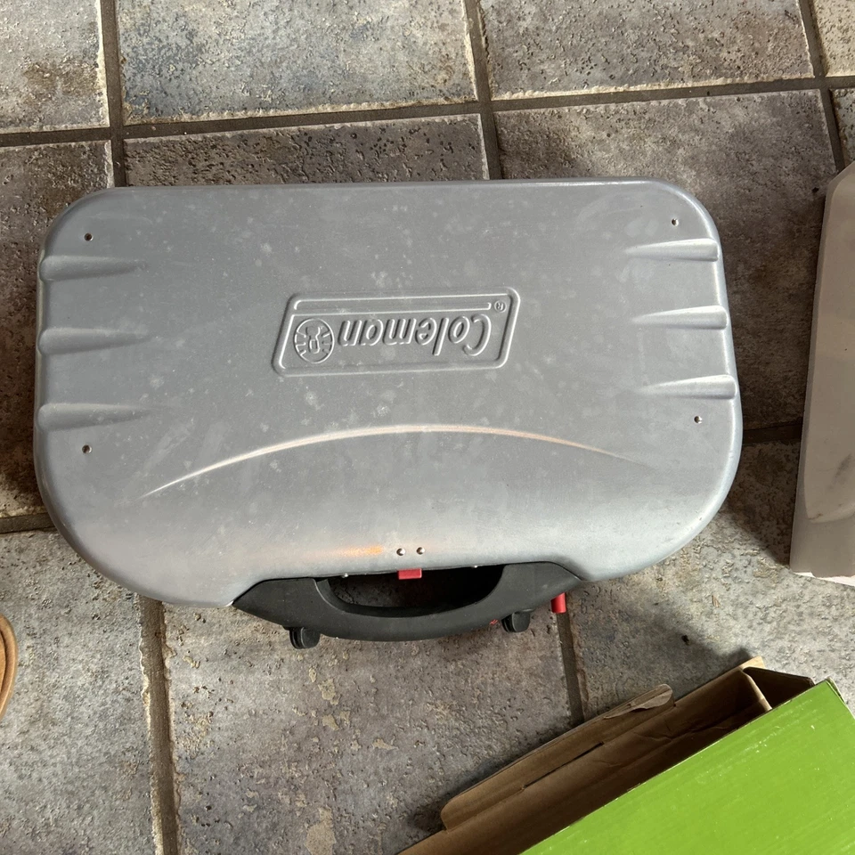 Coleman PerfectFlow 2-Burner Propane Stove, 22,000 BTUs - Image 2 of 4