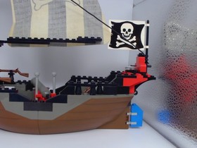 Lego Pirates Renegade Runner 6268 Complete with Instructions