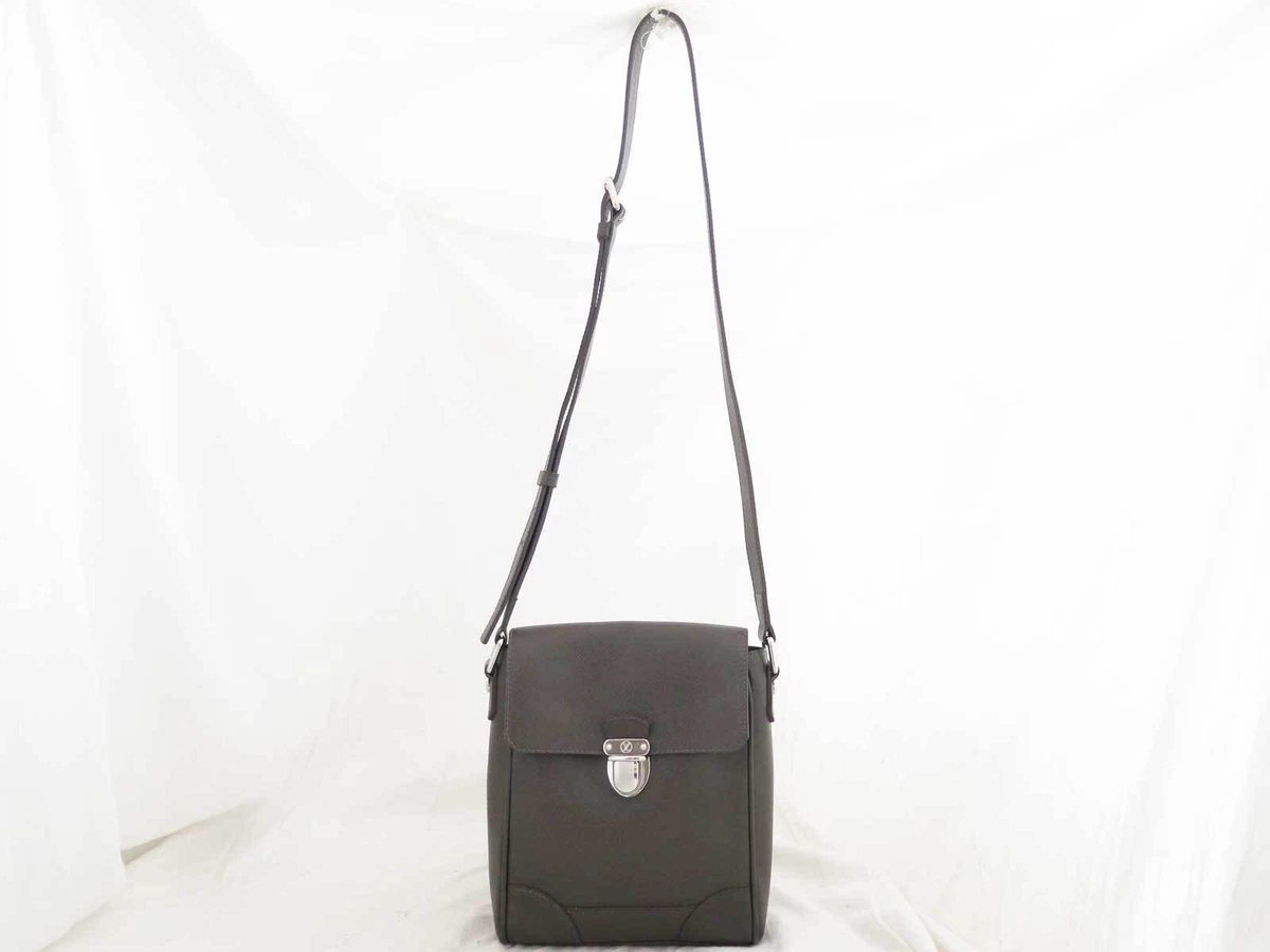 Auth Louis Vuitton Taiga Luka Shoulder Bag Brown/Silvertone
