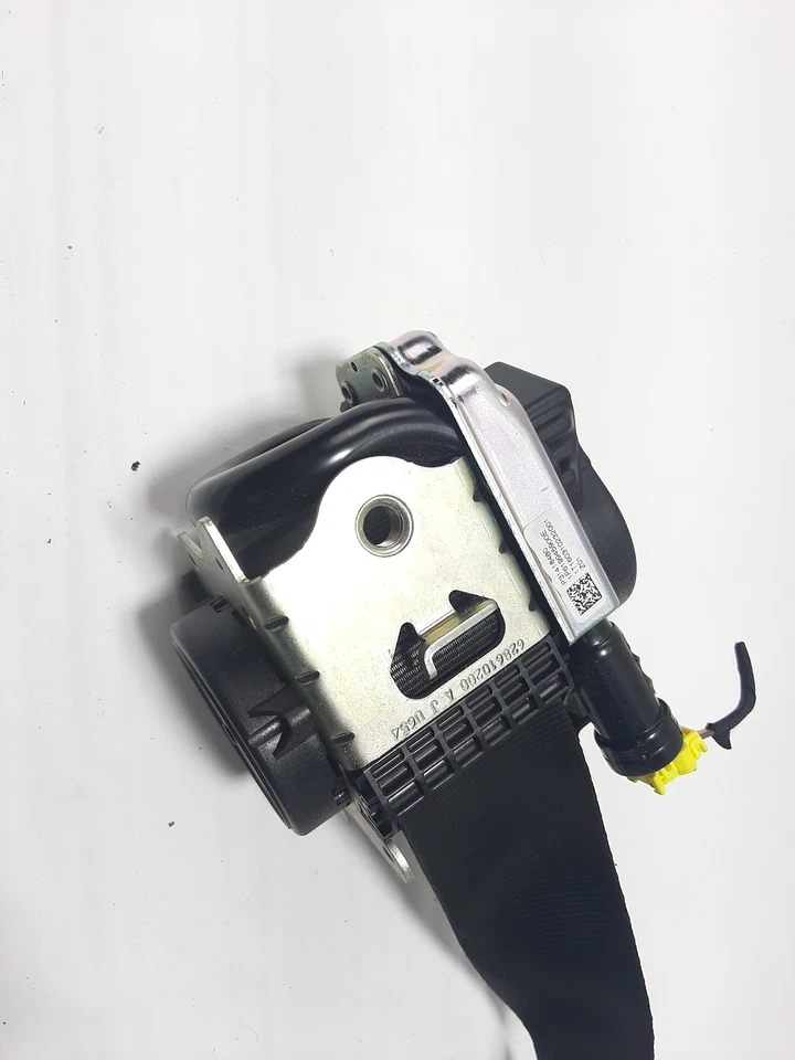 VOLVO V40 Hatchback Front Left Seatbelt 31418480 2.0 Diesel 140kw 2016 28375410 - Image 4 of 4