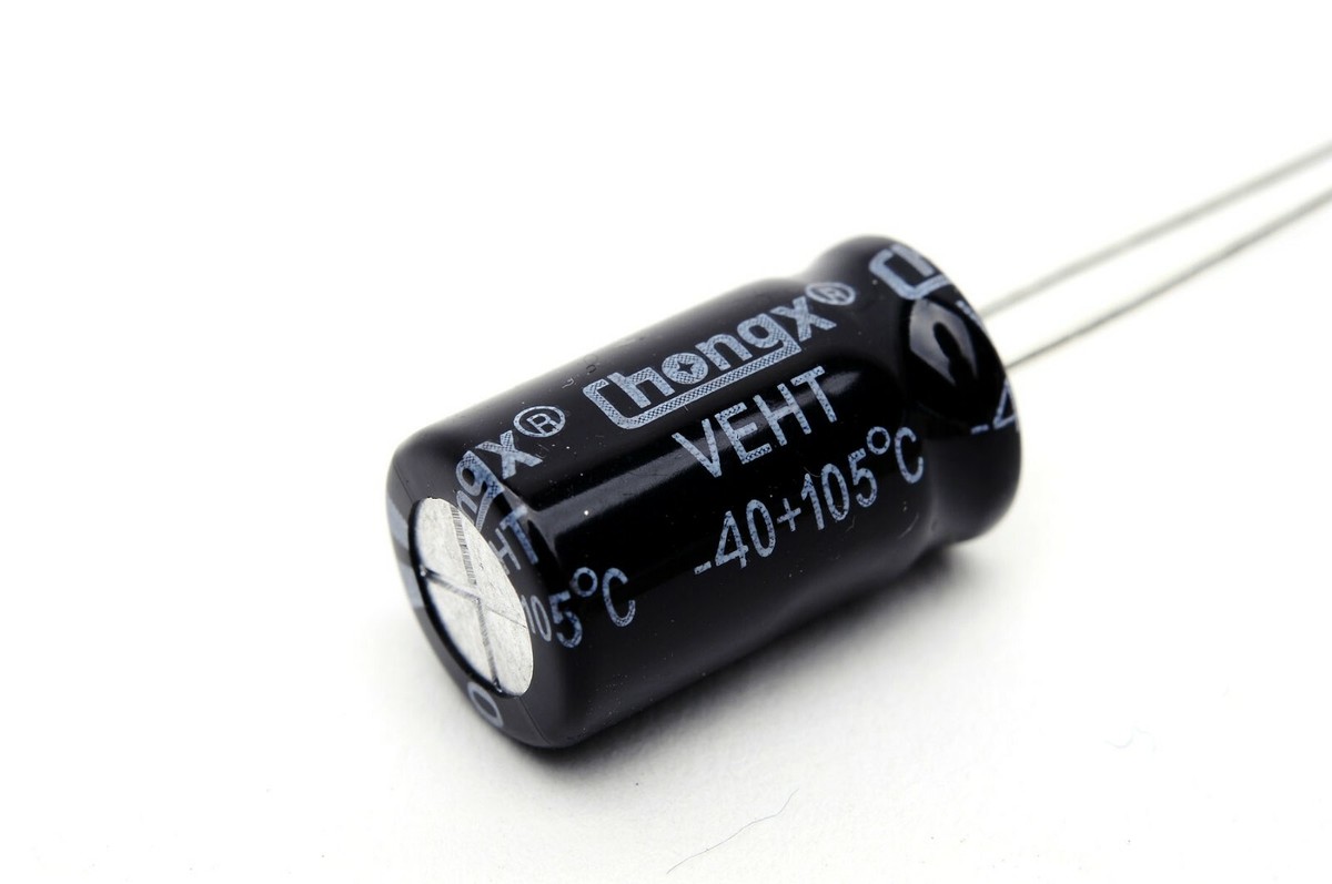 5x Elektrolytkondensator 1000 µF / 63 V – Radial, THT, 20% Toleranz, -40 Bis +85 °C