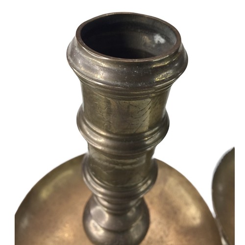 "Par retro de candelabros de altar de latón grabado de colección 16"" pilar grande" - Imagen 7 de 17