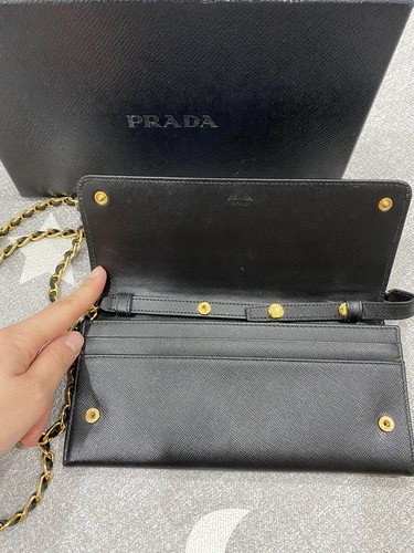 wallet on chain prada