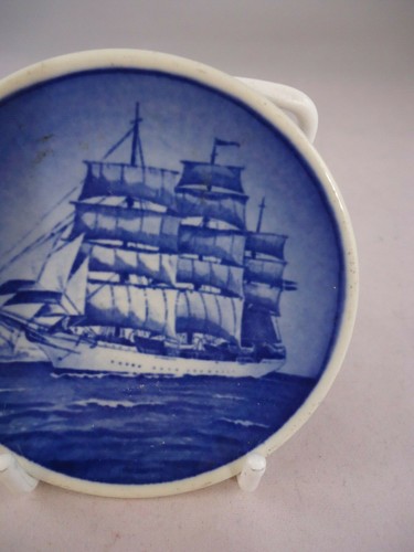 Royal Copenhagen Skoleskibet Mini Plate Plaquette 8.5 cm Blue Danish Scenes - Picture 3 of 4