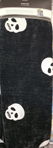 MARTHA STEWART HALLOWEEN EMBROIDERED SKULLS REVERSIBLE SHERPA 50x70 THROW NWT - Picture 6 of 17