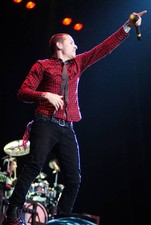 Chester Bennington And Linkin Park Chester Bennington Performing Old Photo