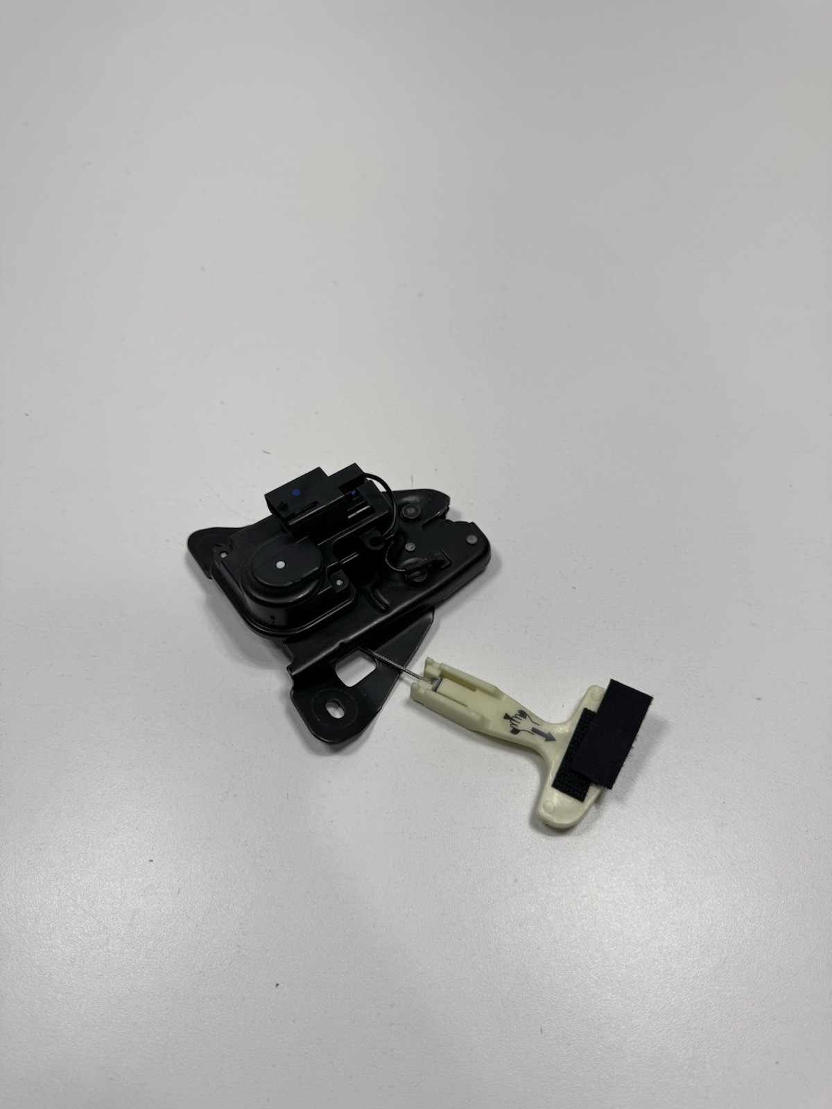 ✅2014-2024 MASERATI GHIBLI TRUNK LID LATCH LOCK ACTUATOR & EMERGENCY HANDLE OEM