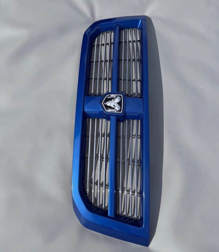 Dodge Ram Dakota 2008-2011 parrilla del radiador delantero borde azul 55112506 OEM Foto 2 de 4