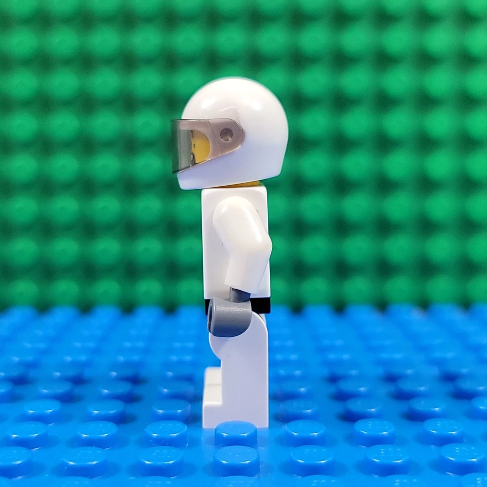 LEGO City Space Shuttle Astronaut Minifigures Helmet Parts Lot cty0568 twn303 - Image 4 of 4