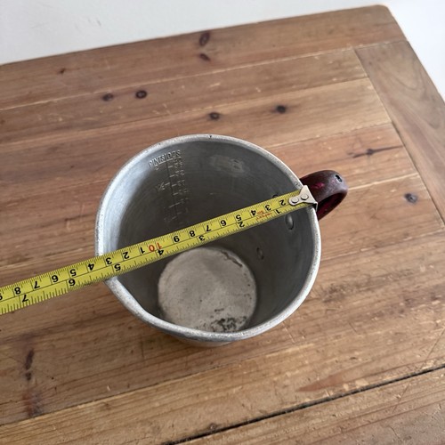 Vintage Aluminium 2 Pint 40 Ozs Measuring Jug Rusty Handle Lightweight Scooper - Picture 21 of 24