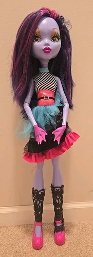 28" Tall Monster High Voltageous Gore-Geous Changing Eyes
