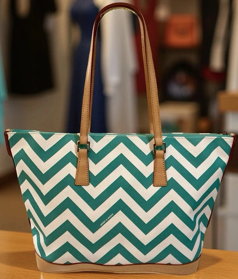 Bolso de Mano Grande Dooney Bourke Turquesa Blanco Recubierto Chevron y Cuero Vacchetta Foto 4 de 4