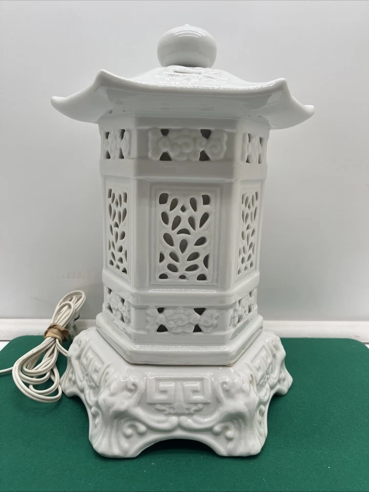Lámpara de mesa pagoda oriental vintage de 12" octogonal Foto 2 de 4