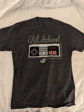 NINTENDO ENTERTAINMENT SYSTEM OLD SCHOOL CONTROLLER T SHIRT SIZE L!!