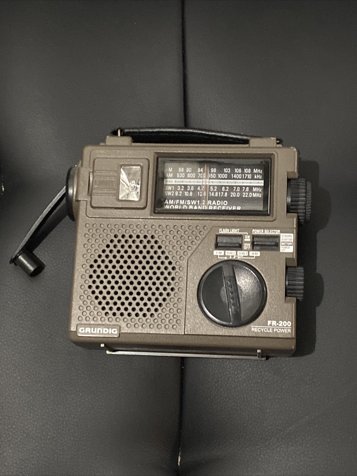 Grundig FR-200 Radio AM/FM/SW1/SW2 Battery Hand Crank Flashlight ...