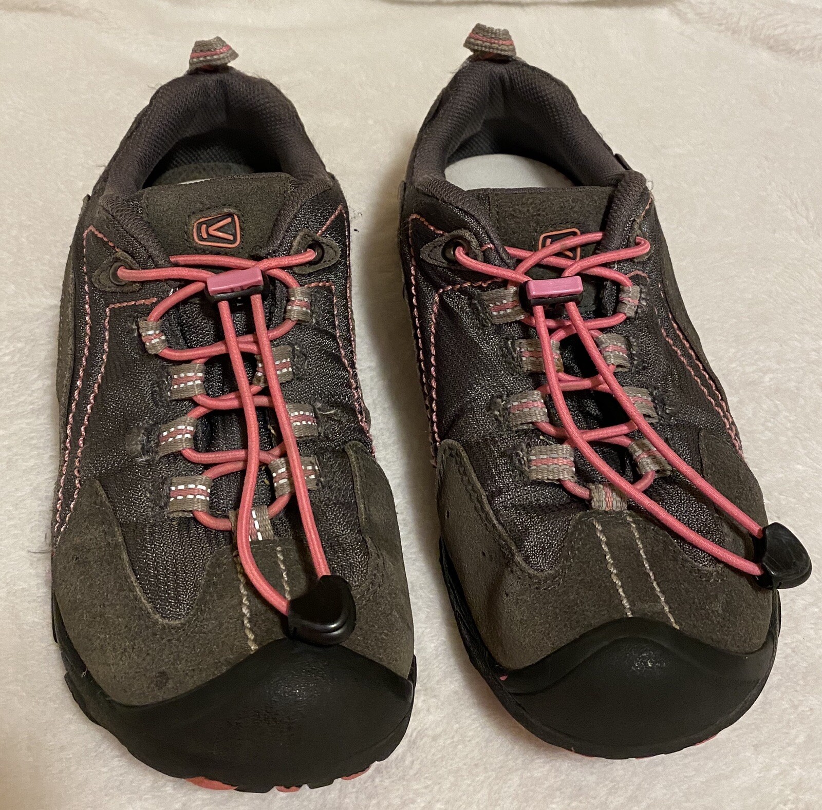 Keen Women's Hiking Trail Everyday Outdoor Closed Toe Gray Pink laces Size 6 EUC