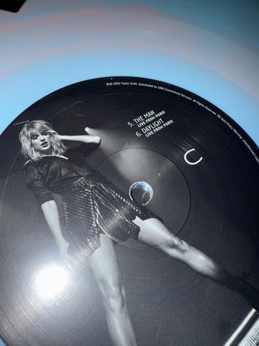IN HAND Taylor Swift Lover Live From Paris Heart Shaped Vinyl 2LP - Picture 7 of 9