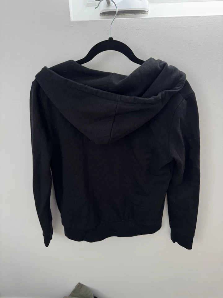 Sudadera con capucha negra con cremallera talla pequeña Foto 3 de 3