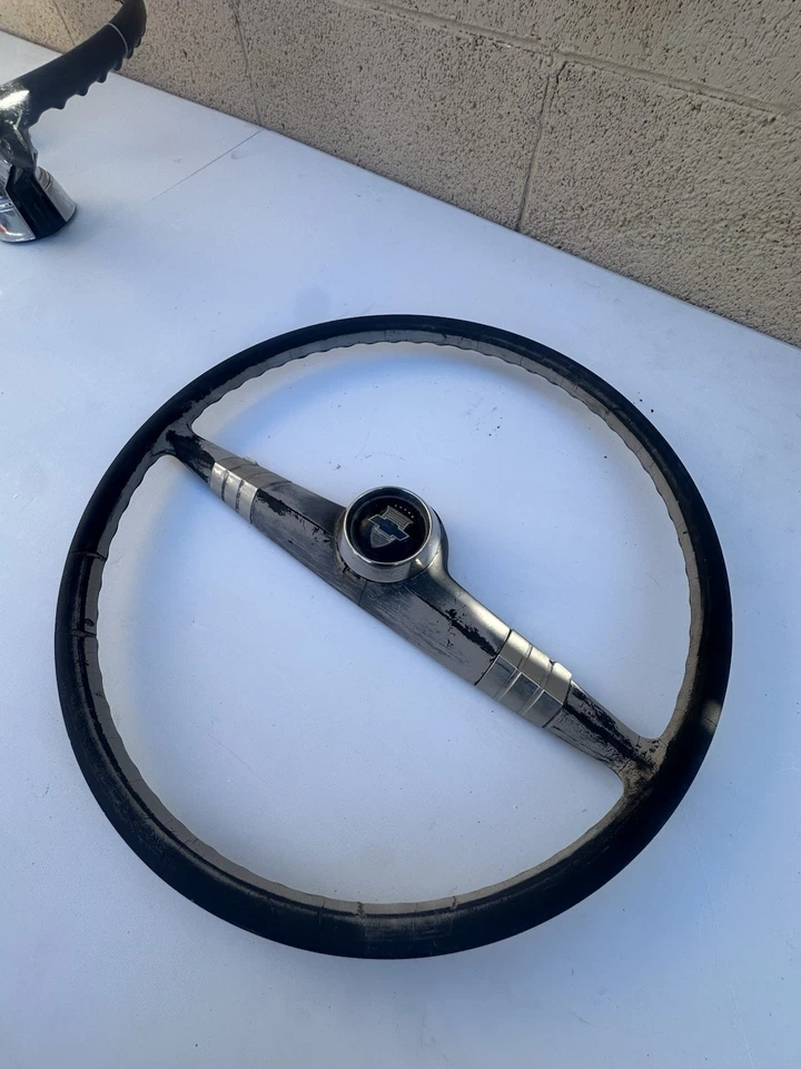1951-1952 Chevrolet Deluxe Styleline/Fleetline STEERING WHEEL WITH HORN BUTTON - Image 3 of 4