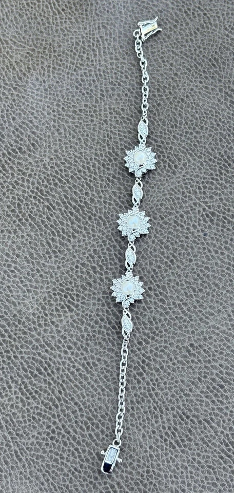 Hermosa pulsera Gold Coast enchapada en platino circonita cúbica y perlas de imitación de 7,5". NUEVO En Caja! Foto 4 de 4