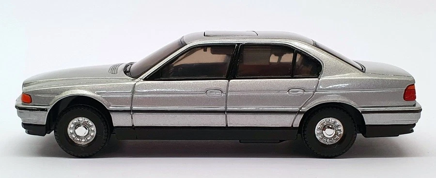 Corgi 1/36 Scale 05101 - BMW 750i James Bond 007 - Tomorrow Never Dies - Image 3 of 4