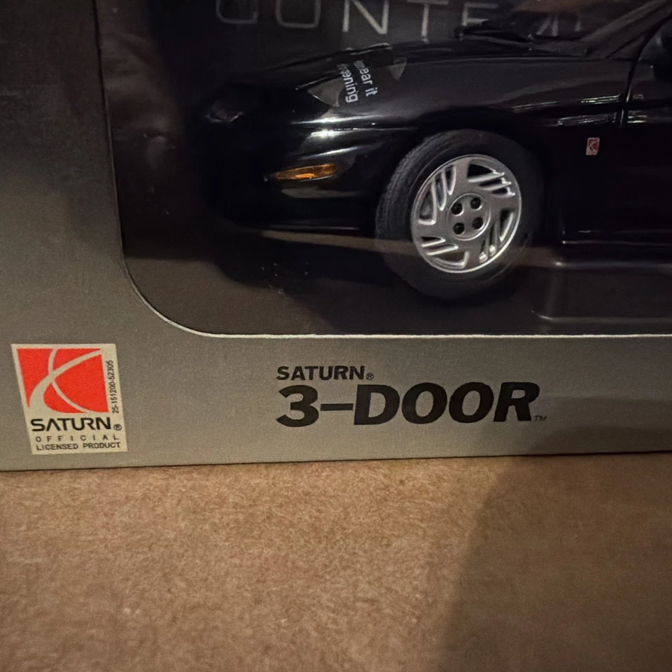 AUTOart Saturn 3 door Coupe - Black 2001 1:18 71413 - Image 4 of 4