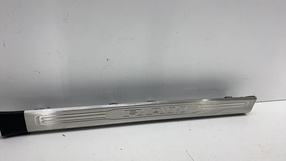 ⭕2013-2024 Ram 3500 Front Driver Side Door Sill Scuff Plate Trim Left 1DX68TRMAD Foto 3 de 4