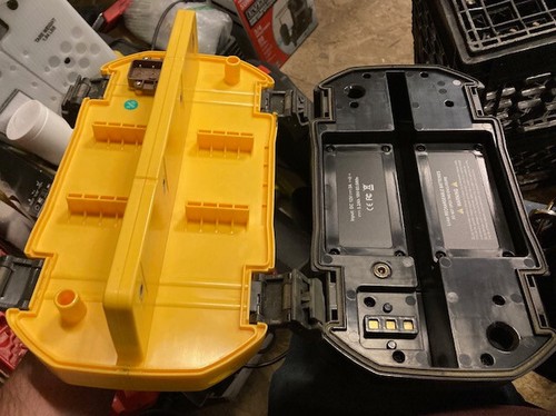 Vivax Metrotech Loc3-5Tx Transmitter With Carrying Case - Picture 2 of 8